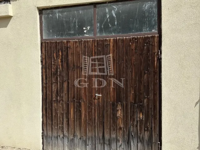 Eladó garázs Vác, Deákvár 14 nm