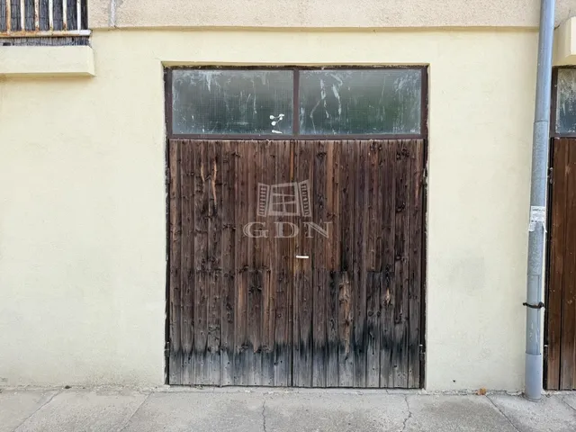 Eladó garázs Vác, Deákvár 14 nm