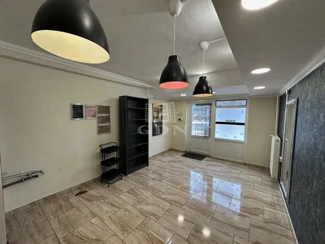 Kiadó kereskedelmi és ipari ingatlan Vác, Alsóváros 18 nm