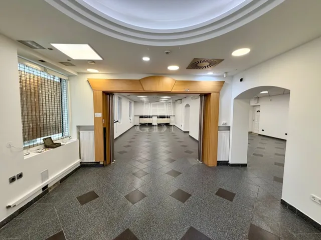 Kiadó kereskedelmi és ipari ingatlan Budapest XIV. kerület, Kiszugló 287 nm