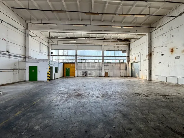 Kiadó kereskedelmi és ipari ingatlan Vác 324 nm