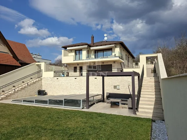 Eladó ház Vác, Deákvár 122 nm