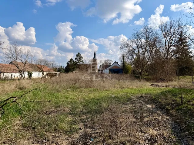 Eladó telek Kosd 698 nm