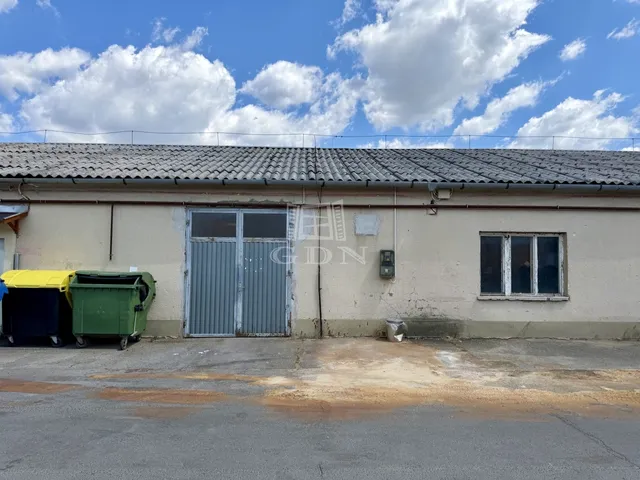 Kiadó kereskedelmi és ipari ingatlan Fót 179 nm