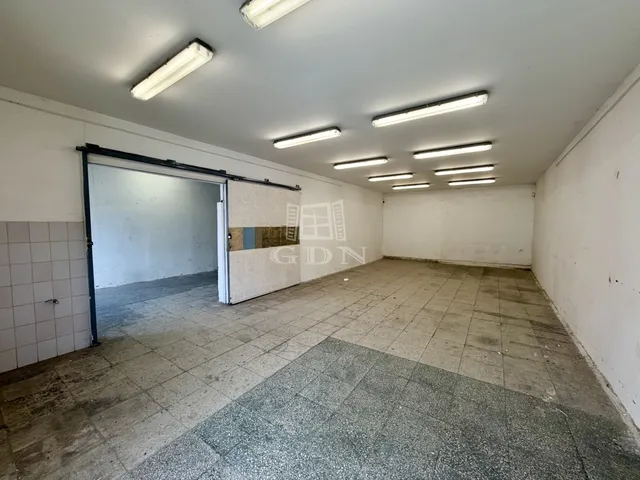 Kiadó kereskedelmi és ipari ingatlan Fót 107 nm
