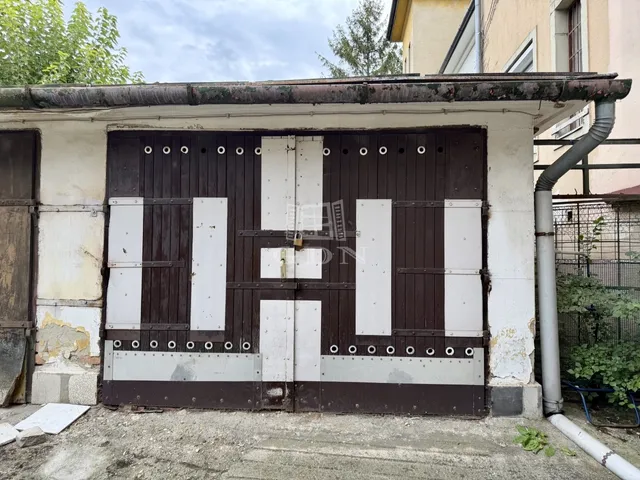 Eladó garázs Vác 14 nm