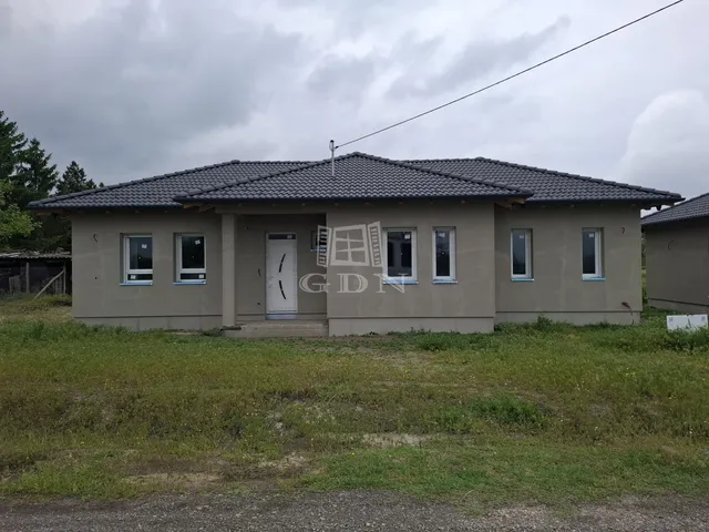 Eladó ház Szigetbecse 100 nm