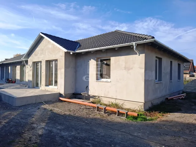 Eladó ház Kiskunlacháza 90 nm