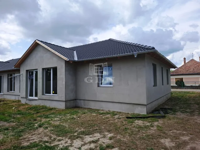 Eladó ház Kiskunlacháza 91 nm