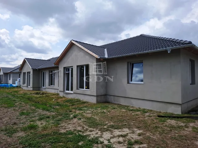 Eladó ház Kiskunlacháza 67 nm