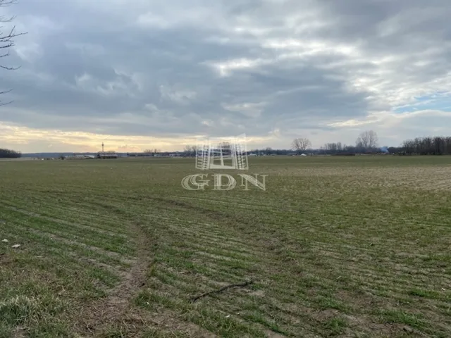 Eladó telek Tököl 680 nm
