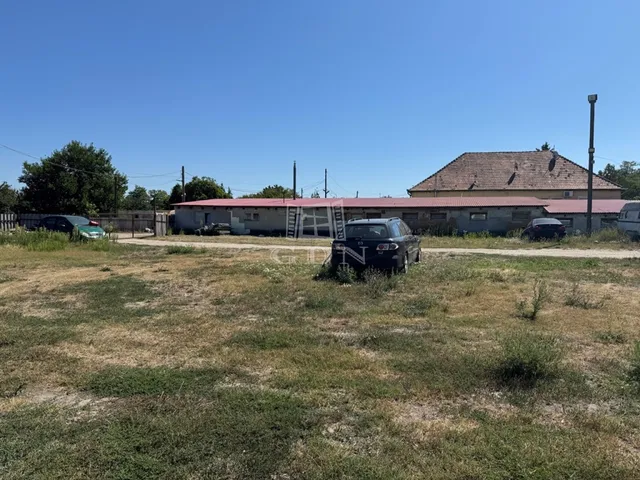 Eladó kereskedelmi és ipari ingatlan Szigethalom 300 nm