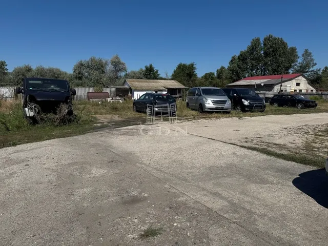 Eladó kereskedelmi és ipari ingatlan Szigethalom 300 nm
