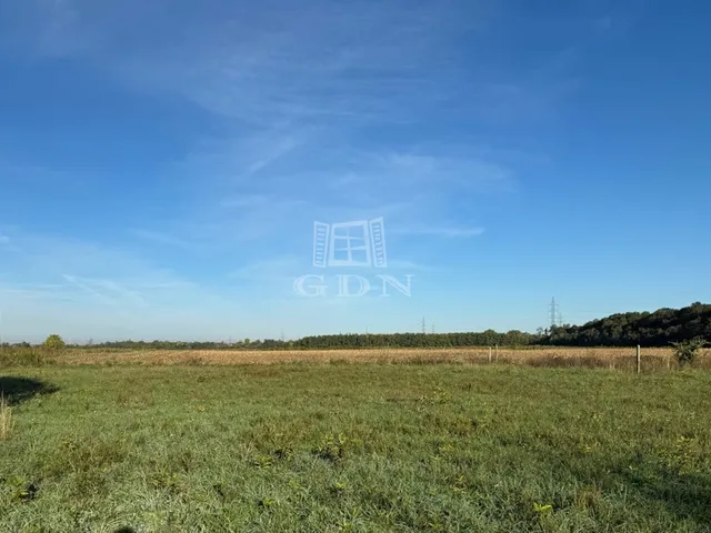 Eladó telek Tököl 825 nm