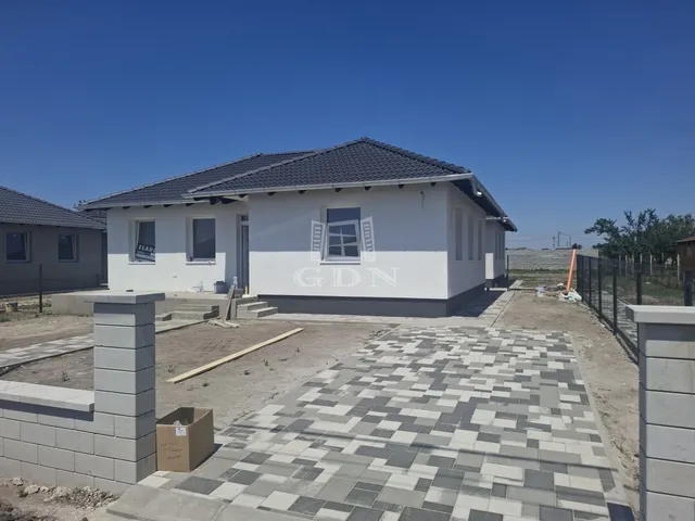 Eladó ház Kiskunlacháza 80 nm