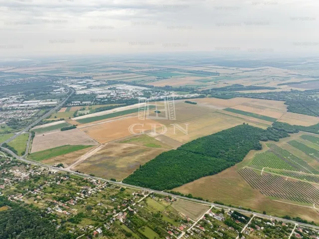 Eladó kereskedelmi és ipari ingatlan Székesfehérvár, Maroshegy 3000 nm