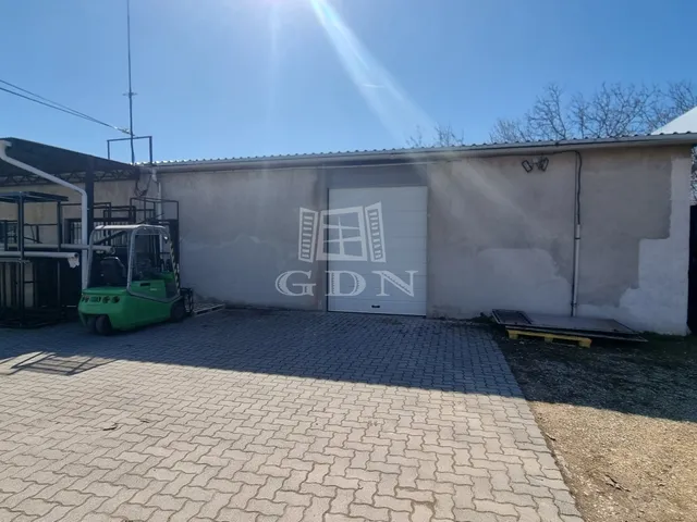 Kiadó kereskedelmi és ipari ingatlan Székesfehérvár, Ráchegy 200 nm