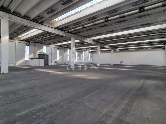 Kiadó kereskedelmi és ipari ingatlan Székesfehérvár, Alsóváros 200 nm