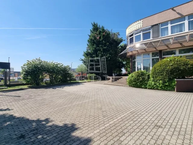 Kiadó kereskedelmi és ipari ingatlan Székesfehérvár 126 nm