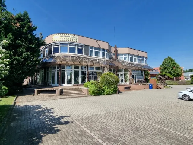Kiadó kereskedelmi és ipari ingatlan Székesfehérvár 126 nm