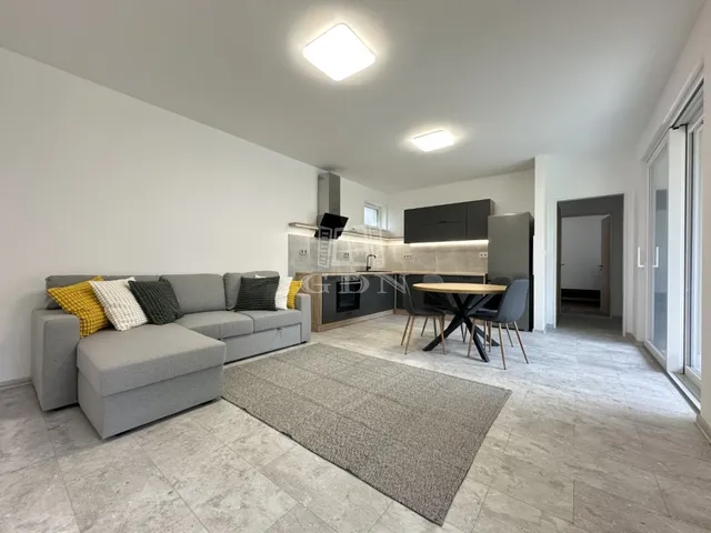 Kiadó lakás Székesfehérvár, Öreghegy 64 nm