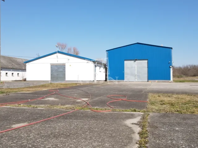 Eladó kereskedelmi és ipari ingatlan Sárosd 2318 nm