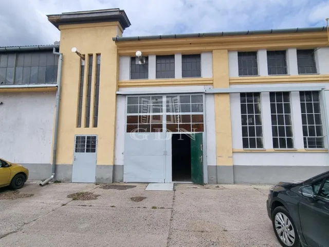 Kiadó kereskedelmi és ipari ingatlan Székesfehérvár 300 nm