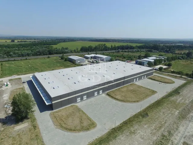 Kiadó kereskedelmi és ipari ingatlan Székesfehérvár 10000 nm