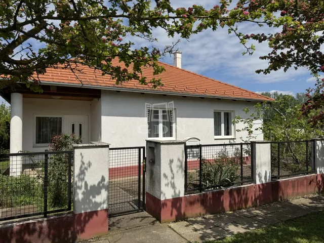 Eladó ház Nagylók 223 nm