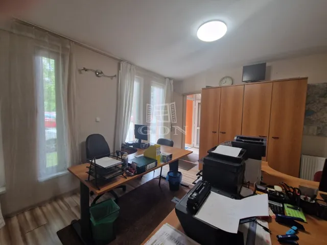 Kiadó kereskedelmi és ipari ingatlan Székesfehérvár, Belváros 29 nm
