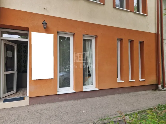Kiadó kereskedelmi és ipari ingatlan Székesfehérvár, Belváros 29 nm