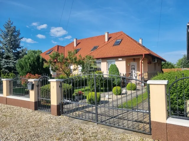 Eladó ház Székesfehérvár, Feketehegy 97 nm