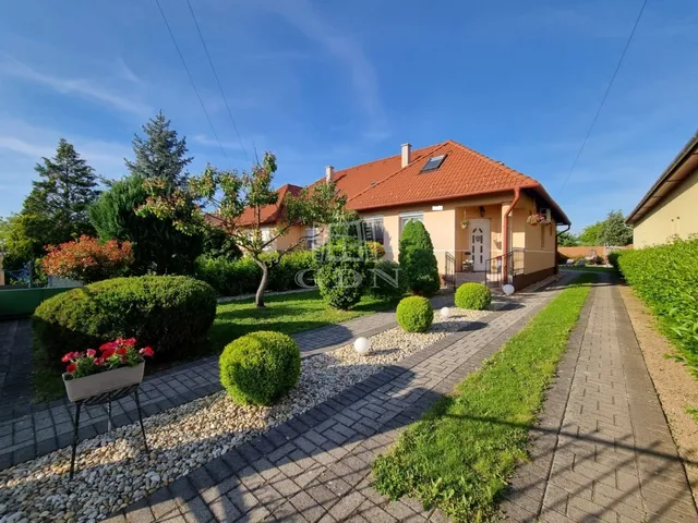 Eladó ház Székesfehérvár, Feketehegy 97 nm