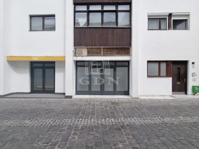 Kiadó kereskedelmi és ipari ingatlan Székesfehérvár, Belváros 68 nm