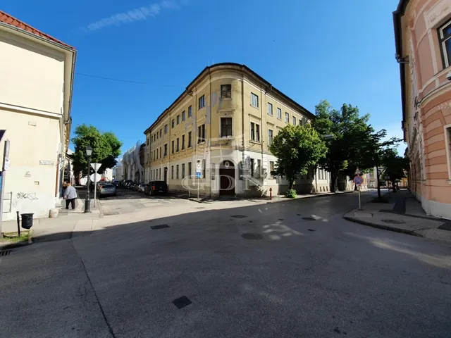 Kiadó kereskedelmi és ipari ingatlan Székesfehérvár, Belváros 75 nm