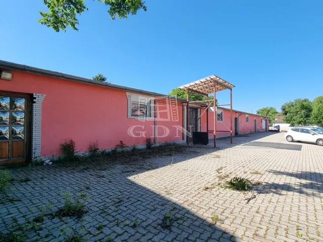 Kiadó kereskedelmi és ipari ingatlan Székesfehérvár, Ráchegy 236 nm