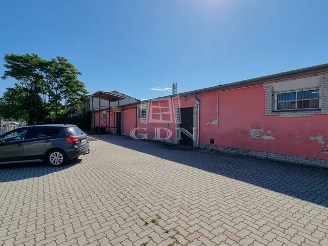 Kiadó kereskedelmi és ipari ingatlan Székesfehérvár, Ráchegy 236 nm