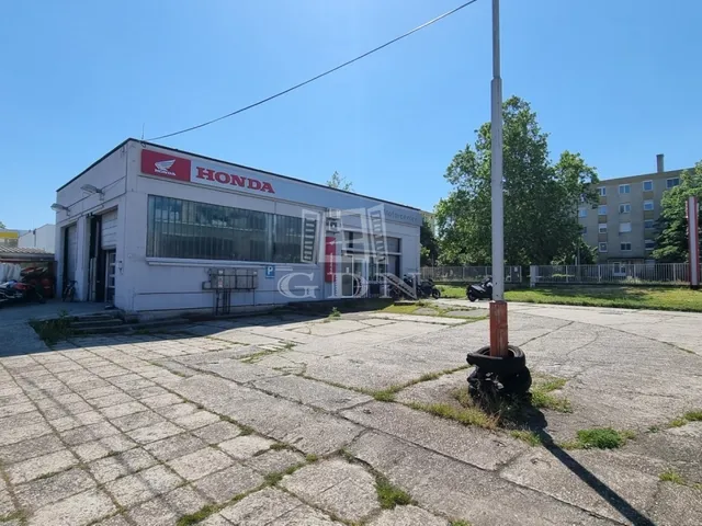 Eladó kereskedelmi és ipari ingatlan Székesfehérvár, Tóváros 200 nm