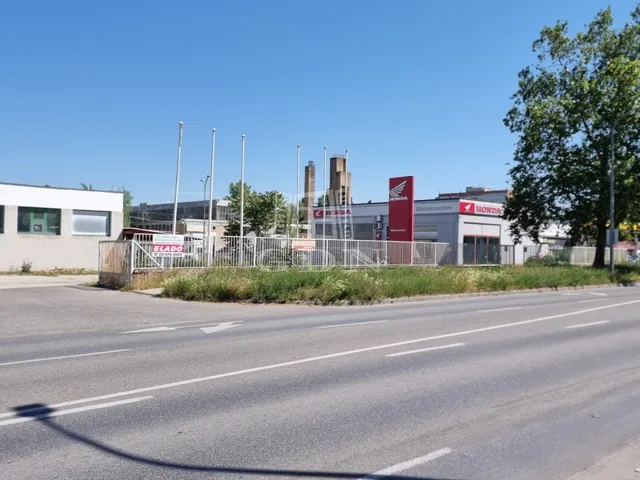 Eladó kereskedelmi és ipari ingatlan Székesfehérvár, Tóváros 200 nm
