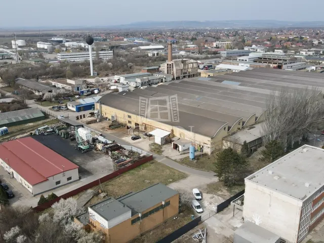 Kiadó kereskedelmi és ipari ingatlan Székesfehérvár, Szárazrét 400 nm