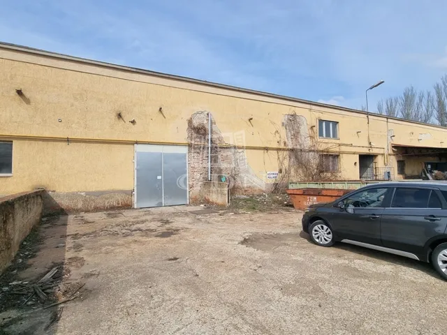 Kiadó kereskedelmi és ipari ingatlan Székesfehérvár, Szárazrét 400 nm