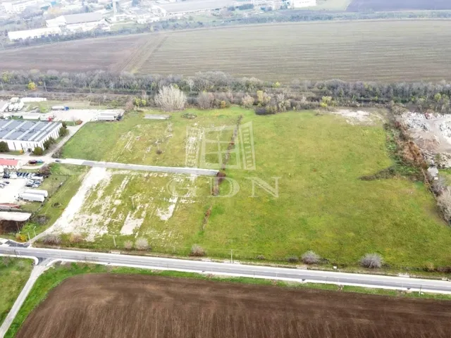 Eladó kereskedelmi és ipari ingatlan Székesfehérvár, Váralja 50000 nm