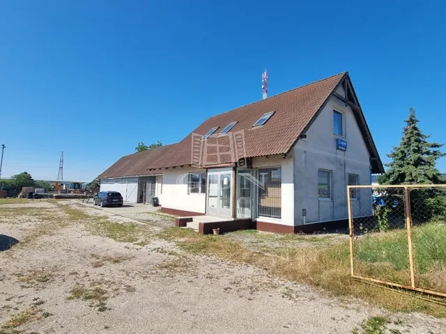 Kiadó kereskedelmi és ipari ingatlan Székesfehérvár 275 nm
