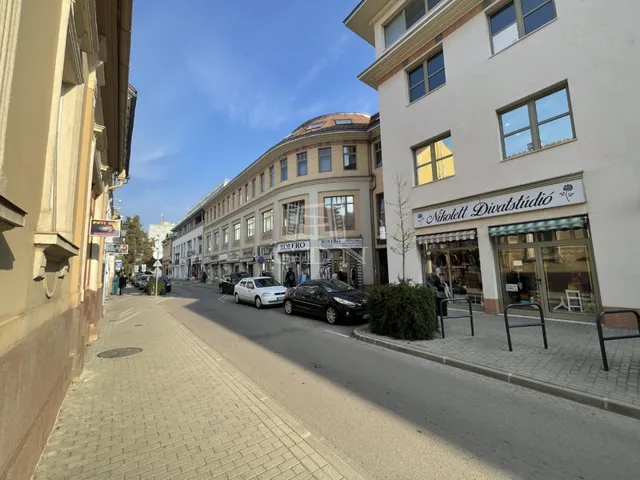 Kiadó kereskedelmi és ipari ingatlan Székesfehérvár, Belváros 55 nm