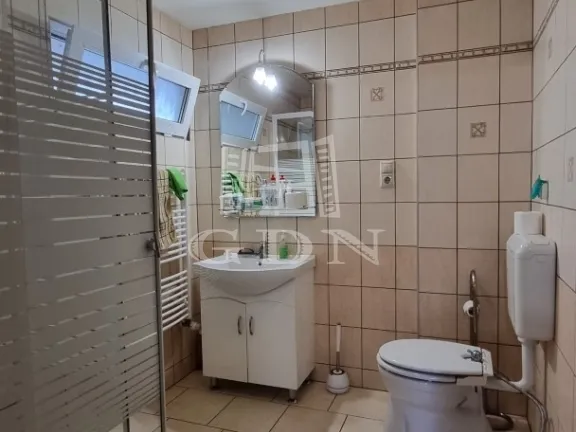 Eladó kereskedelmi és ipari ingatlan Székesfehérvár, Feketehegy 366 nm