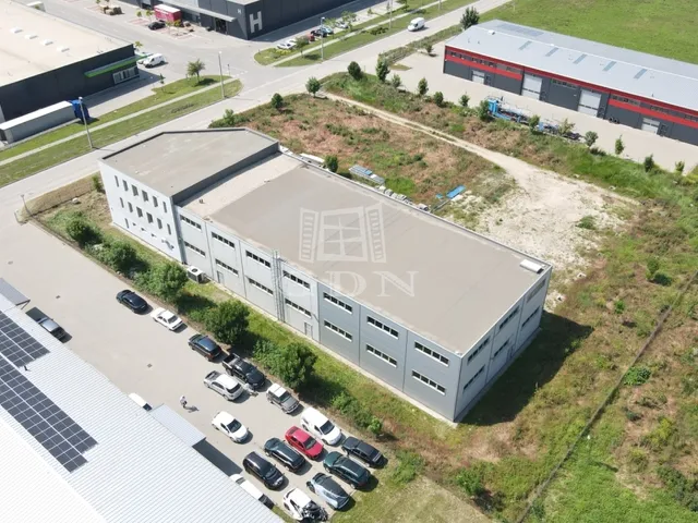 Kiadó kereskedelmi és ipari ingatlan Székesfehérvár 2088 nm
