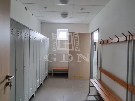 Kiadó kereskedelmi és ipari ingatlan Székesfehérvár 2088 nm