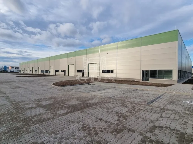 Kiadó kereskedelmi és ipari ingatlan Székesfehérvár 6023 nm