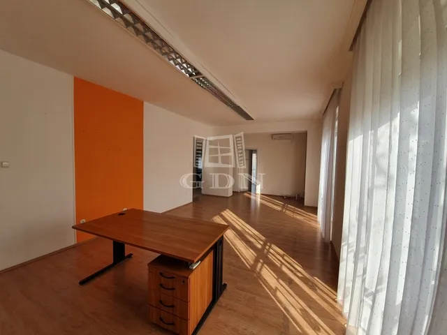 Kiadó kereskedelmi és ipari ingatlan Székesfehérvár, Belváros 70 nm