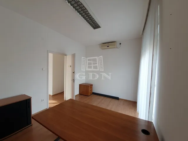 Kiadó kereskedelmi és ipari ingatlan Székesfehérvár, Belváros 70 nm